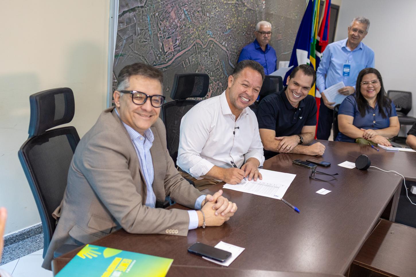 Prefeitura assina acordo de gestão com o GEMTE para transformar a educação municipal 