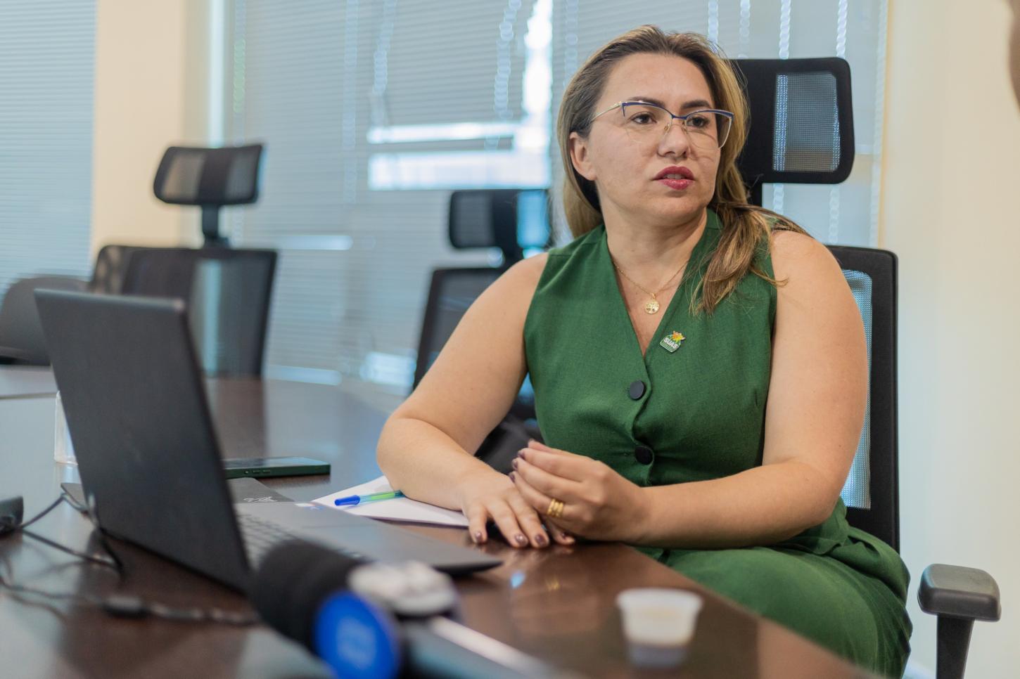 Secretária anuncia entrega de mais 1.025 cartões do Ser Família em Rondonópolis 