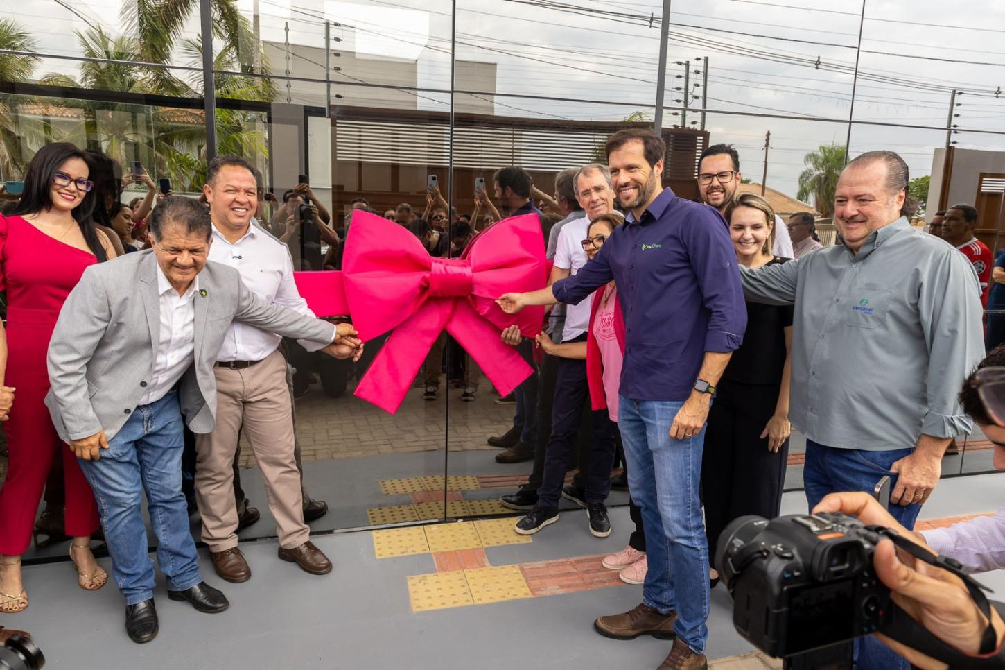 Prefeito e secretário de Saúde participam de inauguração de nova sede da Apor