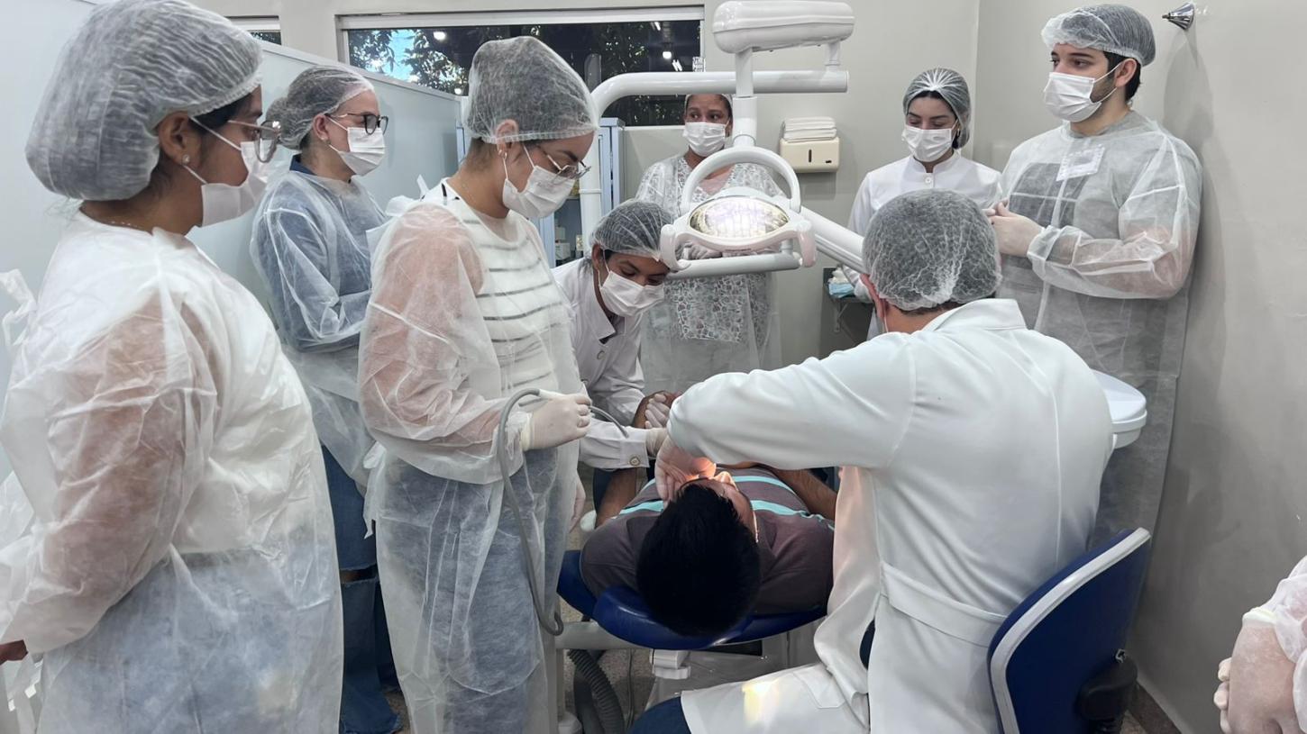 Profissionais de odontologia recebem capacitação para atender pessoas com deficiência