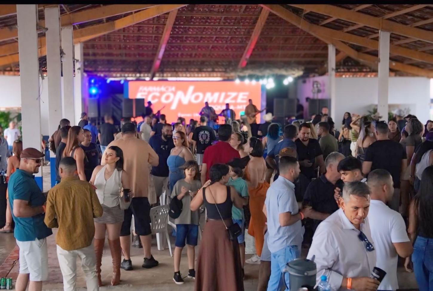 Sucesso total! Itiquira na Brasa leva multidão, música boa e muito churrasco à primeira edição.