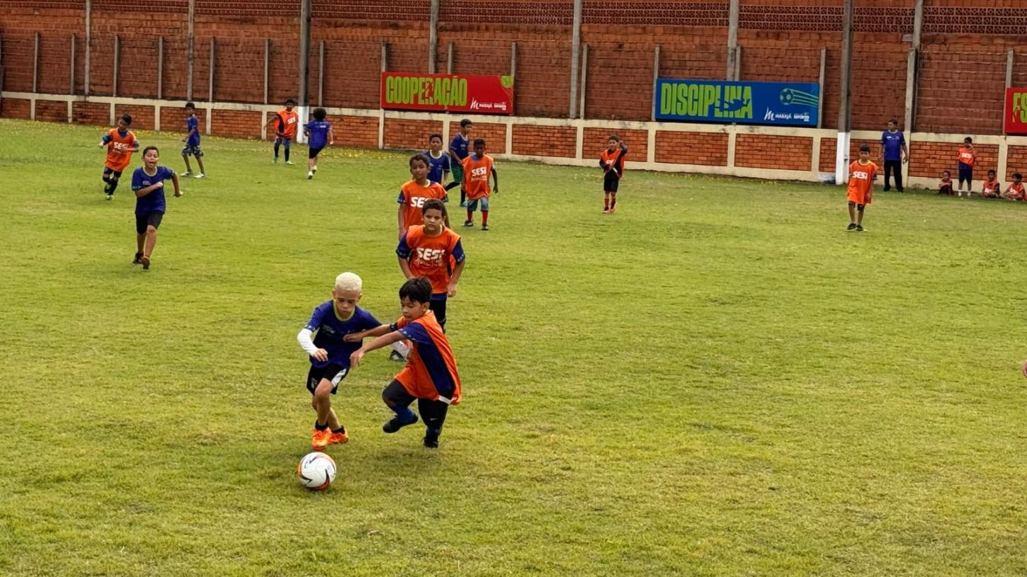 Futebol impulsiona valores sociais e fortalece laços familiares desde a infância