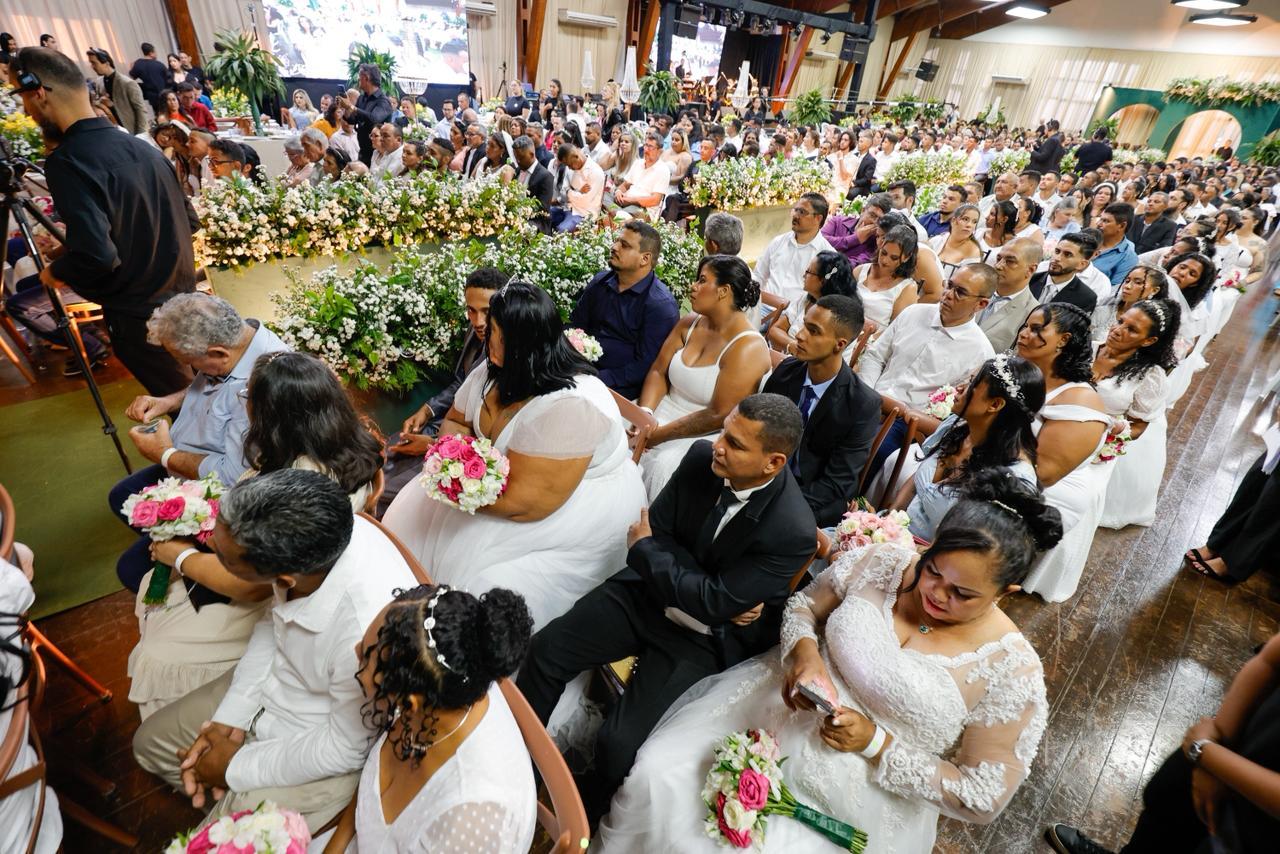 Prefeitura realiza casamento comunitário e celebra a união de 118 casais