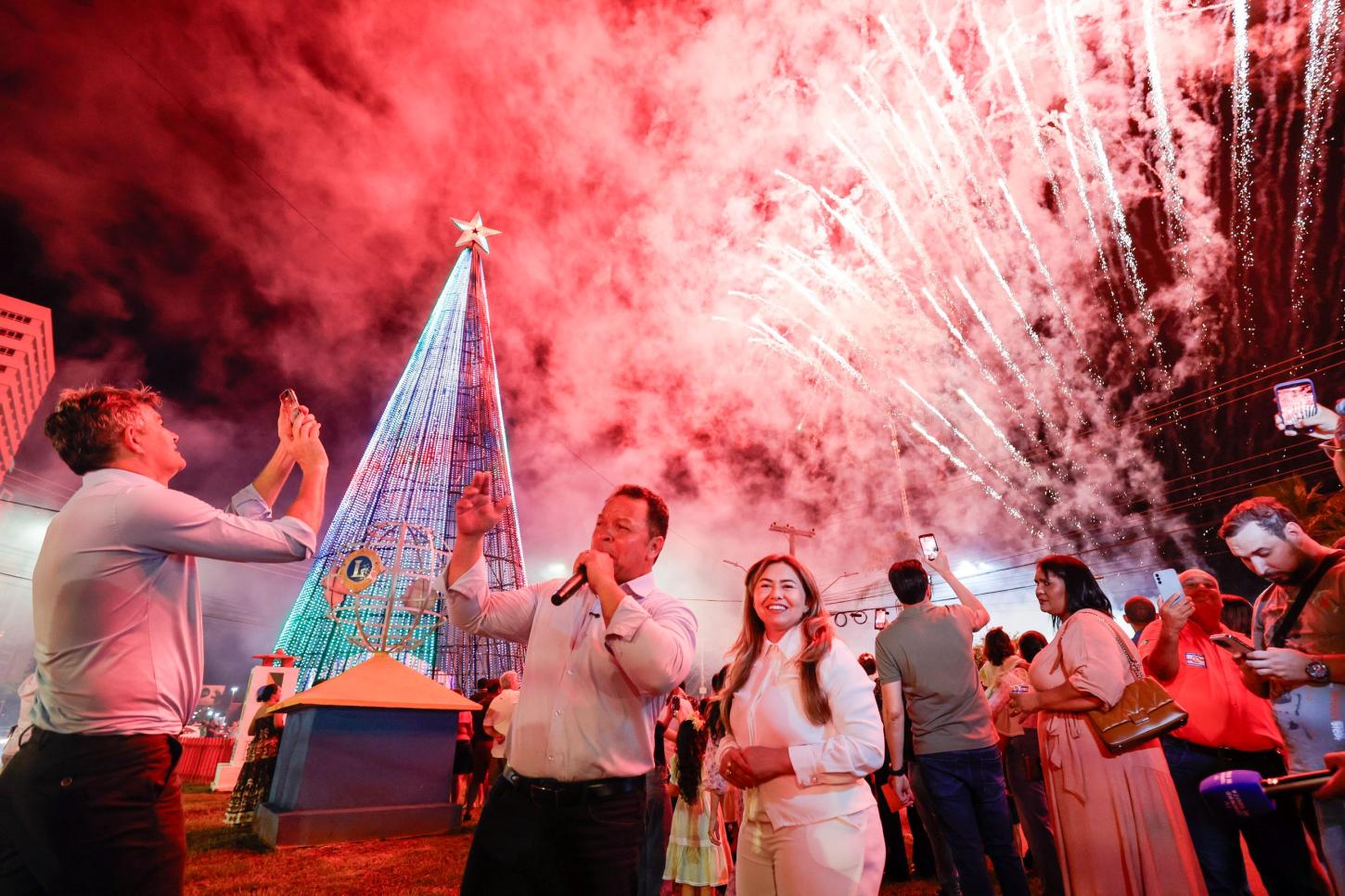 Rondonópolis ganha árvore de Natal gigante em led na Avenida Lions