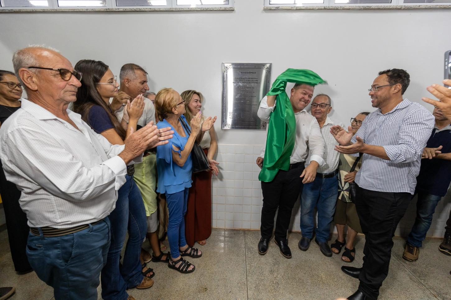 Cláudio Ferreira inaugura escola e destaca importância de pioneiros na construção da cidade