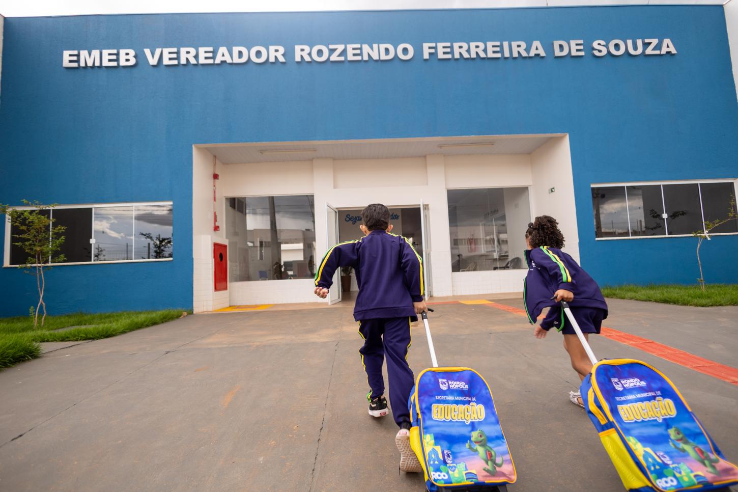 Escolas municipais iniciam aulas nesta segunda com materiais assegurados