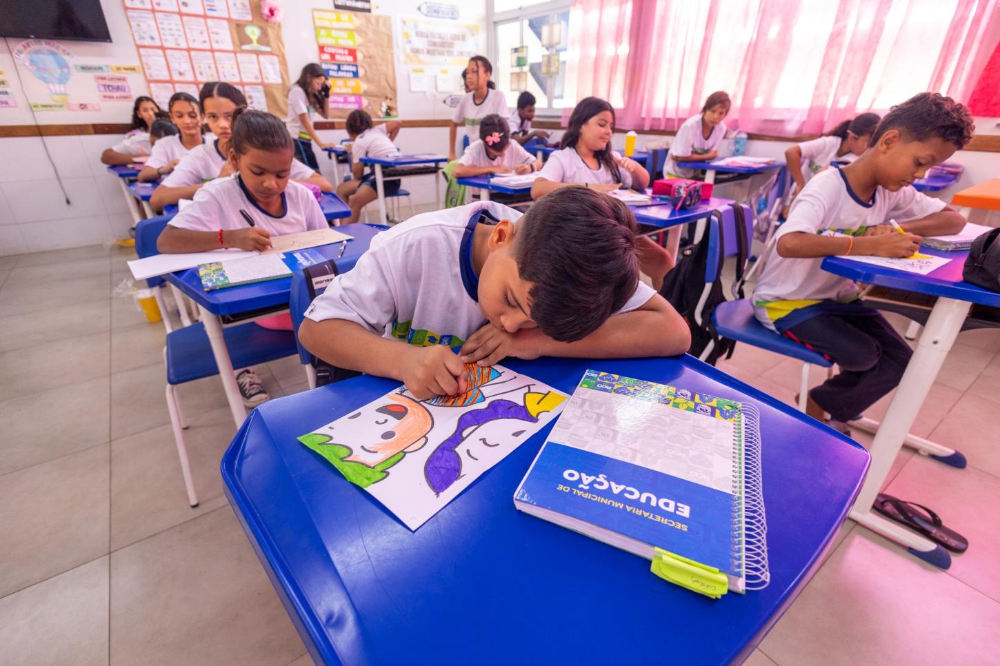 Projetos do prefeito garantem verbas para educação e diretores ganham mais autonomia