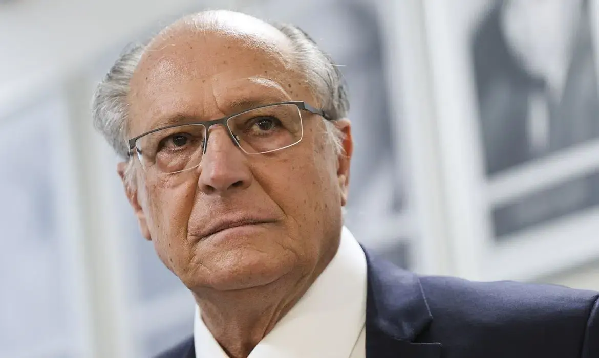 Alckmin defende ‘taxa das blusinhas’ e nega discussão no governo para derrubar imposto