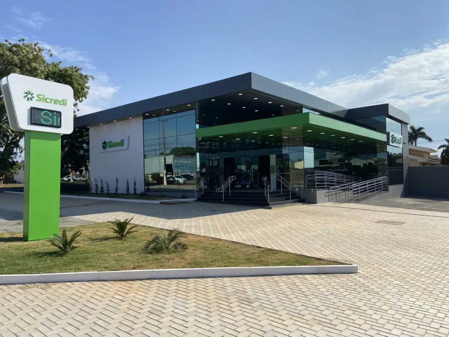Feira promovida pelo Sicredi em Rondonópolis conecta profissionais e apresenta oportunidades