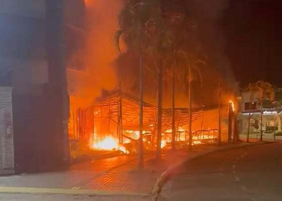 Incêndio destrói bar Ditado Popular em Sinop; veja vídeo