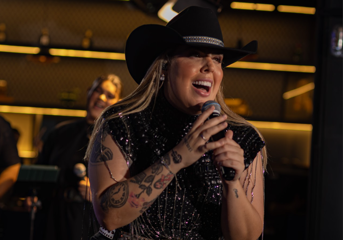 Karol Moura Emociona Público E Consagra Mais Um Capítulo De Sua História Com A Gravação Do Dvd “Só Moda Boa – Volume 3”
