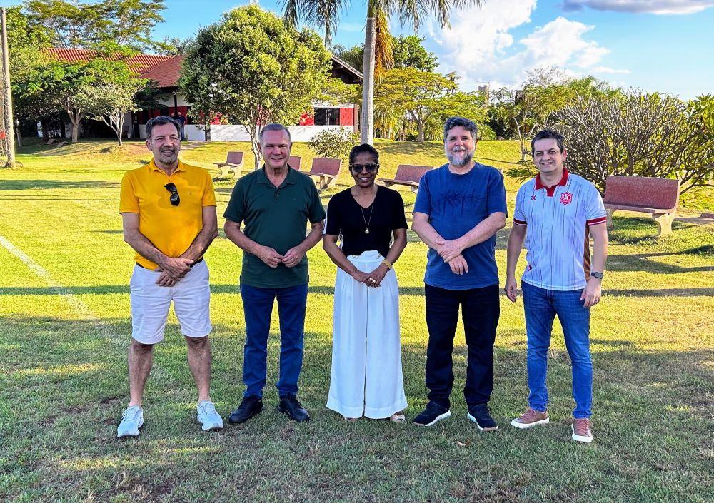 Ministro do TST, desembargadora do TRT e senador Wellington Fagundes visitam União e conhecem projetos sociais do clube