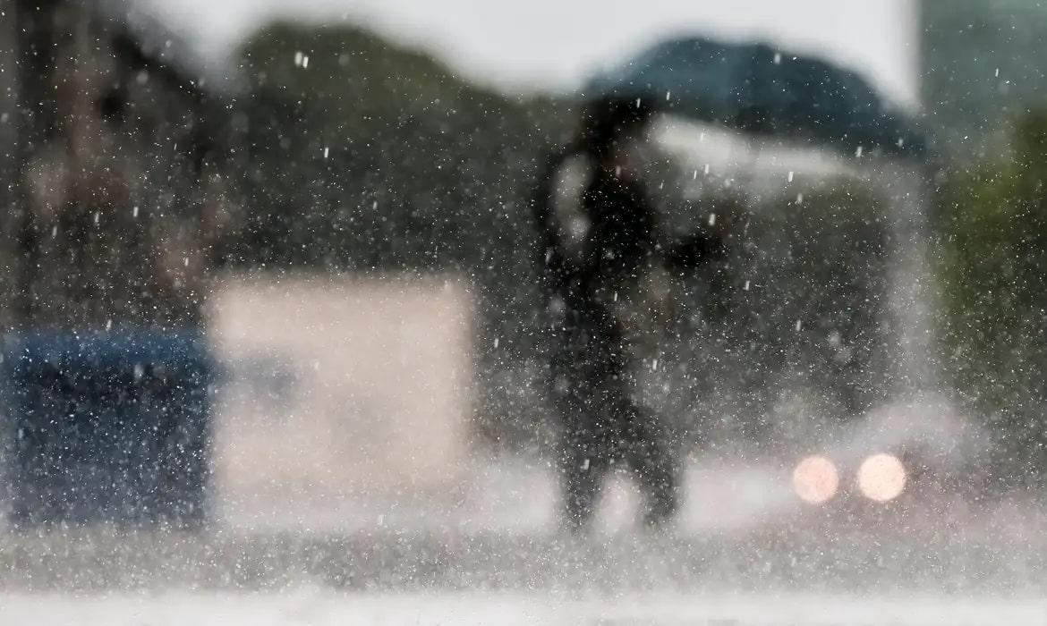 Sexta-feira da Paixão terá nuvens e chuvas isoladas em parte do país