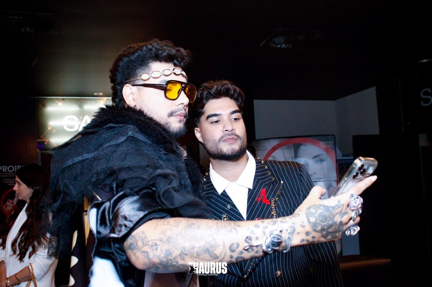 Influenciador Joseh recepcionando os convidados