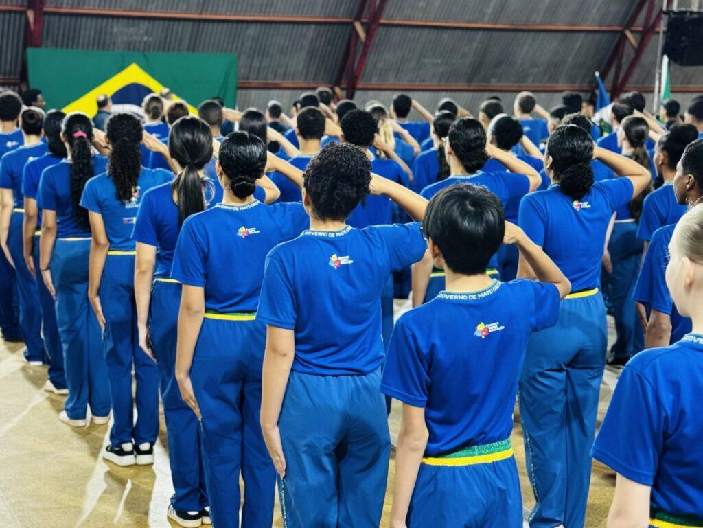 Seduc abre consulta em 24 escolas para ampliar modelo cívico-militares em MT