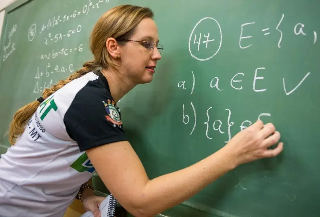 Unemat oferta seletivo unificado com 212 vagas para professores temporários