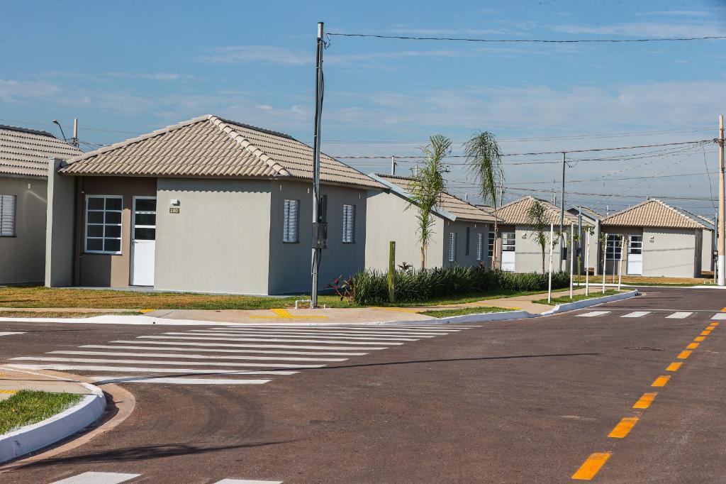 Com R$ 6,4 milhões em subsídios, Governo de MT auxilia 441 famílias a conquistarem a casa própria