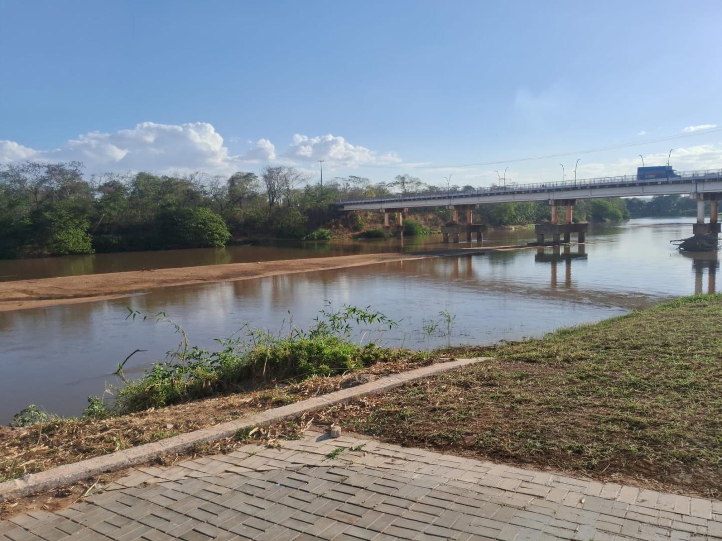 Nível baixo do rio Vermelho deixa Defesa Civil em alerta em Rondonópolis