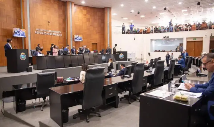 Deputados aprovam projeto de lei do Governo para diminuir custo do diesel e manter congelamento do Fethab
