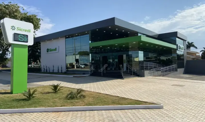 Feira promovida pelo Sicredi em Rondonópolis conecta profissionais e apresenta oportunidades