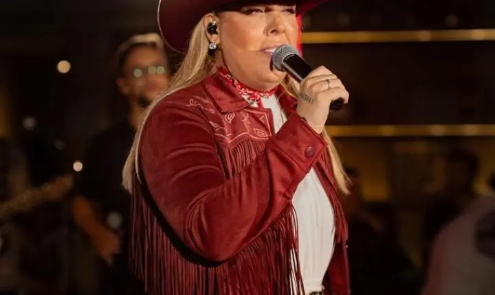 Karol Moura Emociona Público E Consagra Mais Um Capítulo De Sua História Com A Gravação Do Dvd “Só Moda Boa – Volume 3”