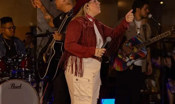 Karol Moura Emociona Público E Consagra Mais Um Capítulo De Sua História Com A Gravação Do Dvd “Só Moda Boa – Volume 3”