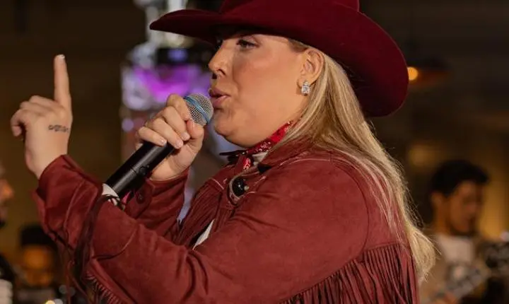 Karol Moura Emociona Público E Consagra Mais Um Capítulo De Sua História Com A Gravação Do Dvd “Só Moda Boa – Volume 3”