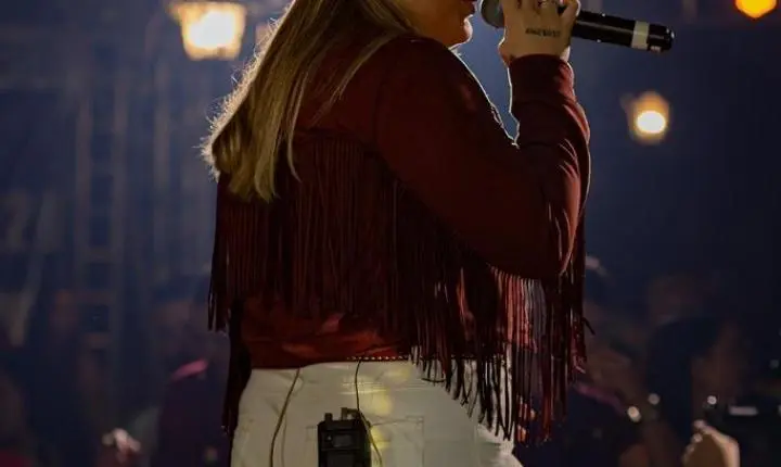 Karol Moura Emociona Público E Consagra Mais Um Capítulo De Sua História Com A Gravação Do Dvd “Só Moda Boa – Volume 3”