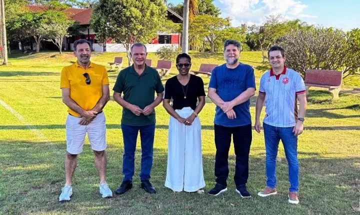 Ministro do TST, desembargadora do TRT e senador Wellington Fagundes visitam União e conhecem projetos sociais do clube