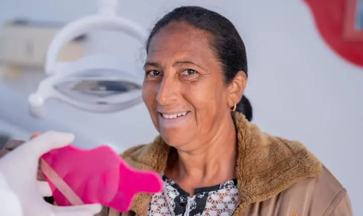 Mutirão de entrega de próteses dentárias devolve sorriso e autoestima em Rondonópolis