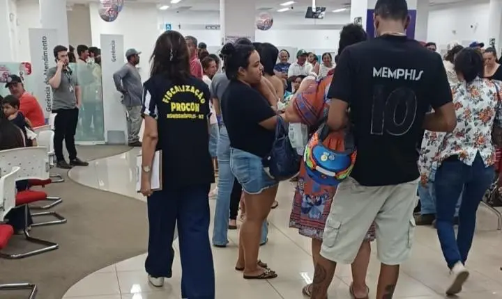 Procon autua banco devido à demora no atendimento a idosos